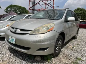 Toyota Sienna LE 2008 Silver
