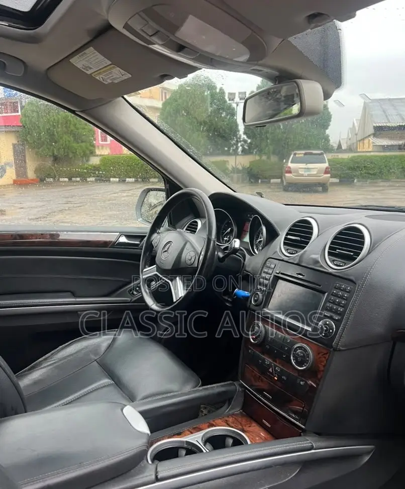 Mercedes-Benz GL-Class 2010 Gray