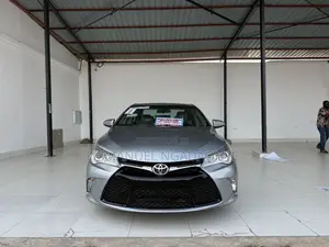 Toyota Camry 2016 Silver