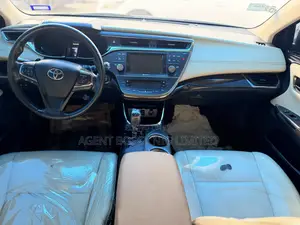 Toyota Avalon Limited 4dr Sedan (3.5L 6cyl 6A) 2014 White