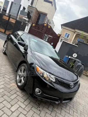 Toyota Camry SE V6 4dr Sedan (3.5L 6cyl 6A) 2013 Black