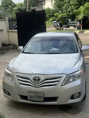 Toyota Camry LE 4dr Sedan (2.5L 4cyl 6AM) 2010 Silver