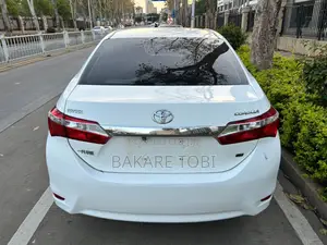 Toyota Corolla LE ECO Premium (1.8L 4cyl CVT) 2016 White