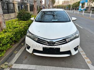 Toyota Corolla LE ECO Premium (1.8L 4cyl CVT) 2016 White
