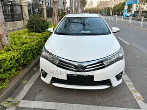 Toyota Corolla LE ECO Premium (1.8L 4cyl CVT) 2016 White