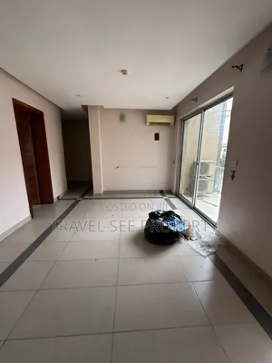 3bdrm Block of Flats in Private Estate Oniru for rent