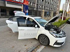 Toyota Corolla 2018 White