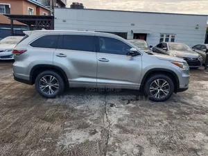 Toyota Highlander XLE V6 4x2 (3.5L 6cyl 6A) 2016 Silver