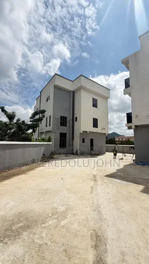 6bdrm Duplex in Maitama for sale