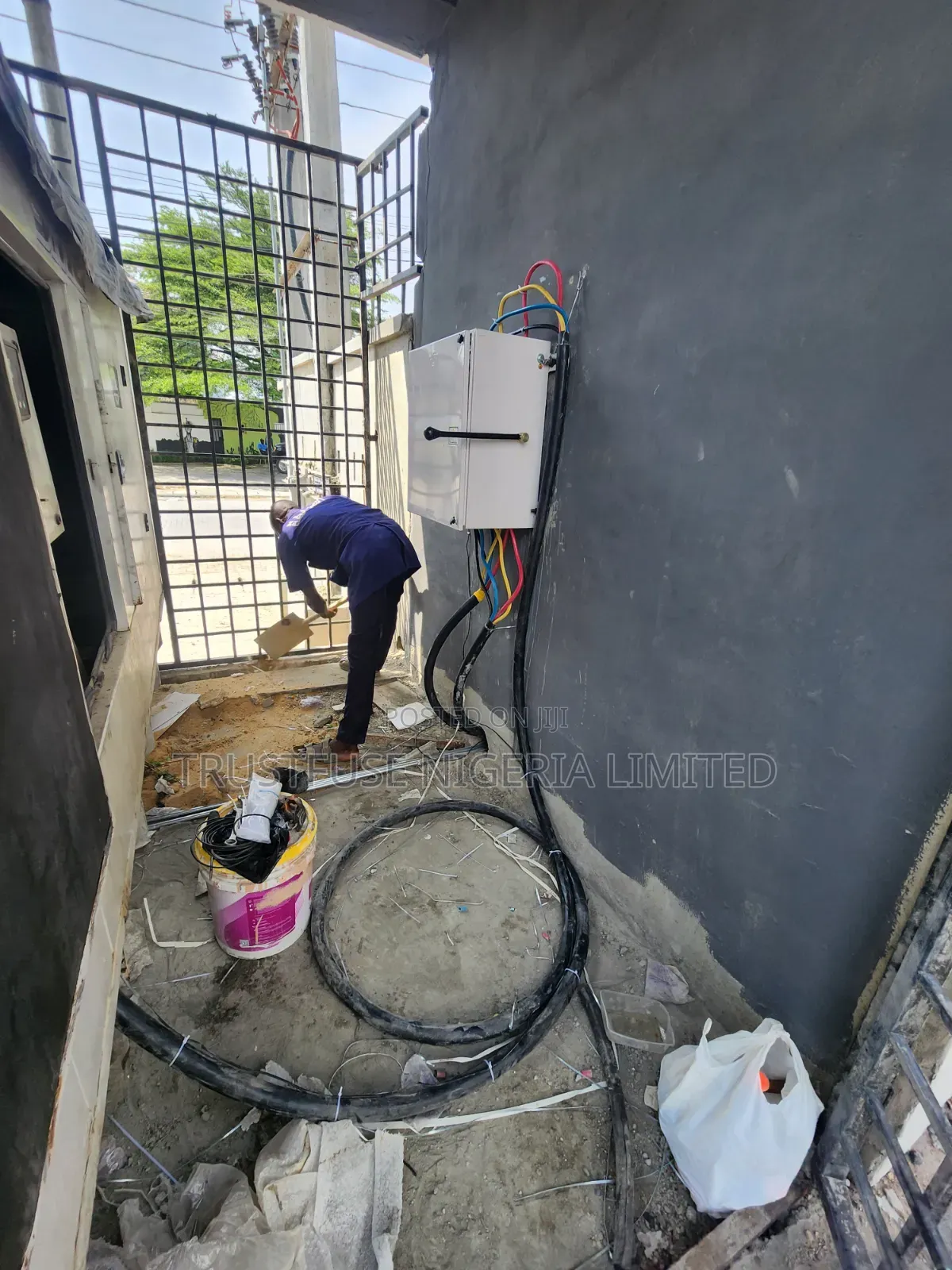 Installation, Commissioning, Changeover Mounting, Earthing
