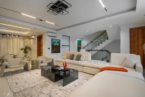 Luxury 4BEDROOM Apartment