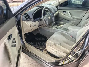 Toyota Camry XLE 4dr Sedan (2.5L 4cyl 6A) 2011 Gray