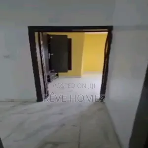 3bdrm Block of Flats in Adekunle for rent