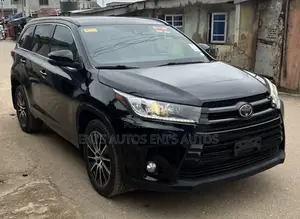Toyota Highlander SE 4x4 V6 (3.5L 6cyl 8A) 2018 Black