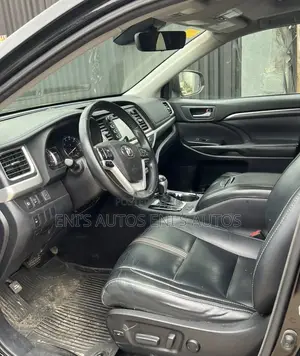 Toyota Highlander SE 4x4 V6 (3.5L 6cyl 8A) 2018 Black