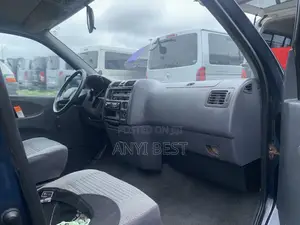 Toyota HiAce 2005 Green