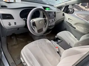 Toyota Sienna 2012