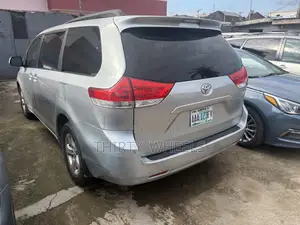 Toyota Sienna 2012