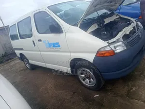 Toyota HiAce 2003 White