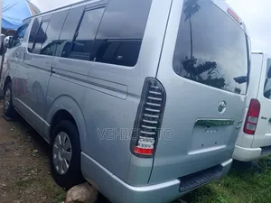 Toyota HiAce 2010 Blue