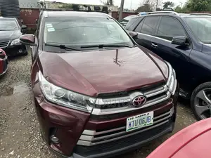 Toyota Highlander XLE 4dr SUV (3.5L 6cyl 6A) 2015 Burgundy
