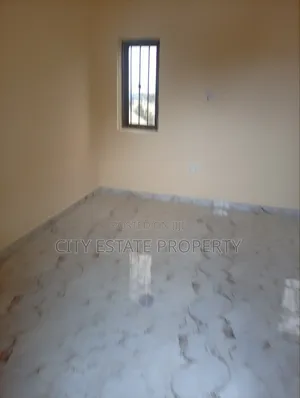 4bdrm Duplex in Gra Estate for rent