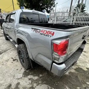 Toyota Tacoma TRD Off Road 2017 Silver