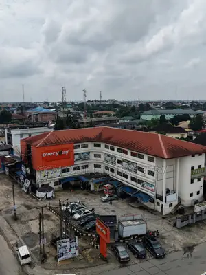 Commercial Plaza Open-Floor Complex on 3 Floor Service Quarters