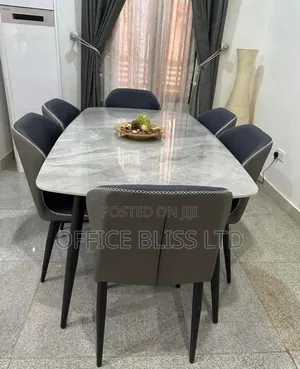 New Modern Dinning Table and Chairs ( by 6 )