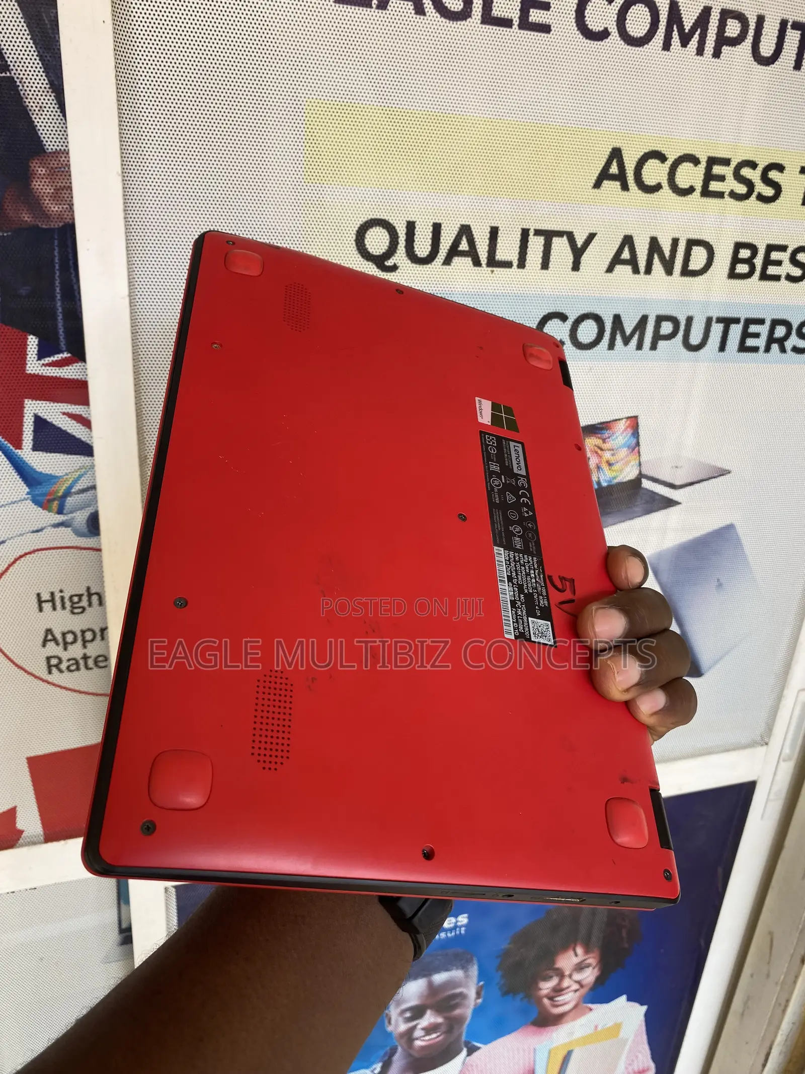 Laptop Lenovo 300e 2GB Intel Celeron SSD 32GB
