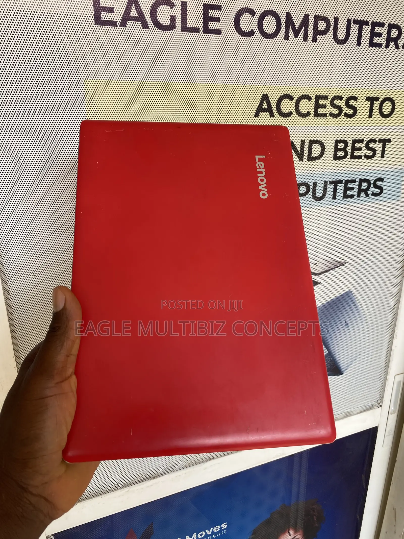 Laptop Lenovo 300e 2GB Intel Celeron SSD 32GB