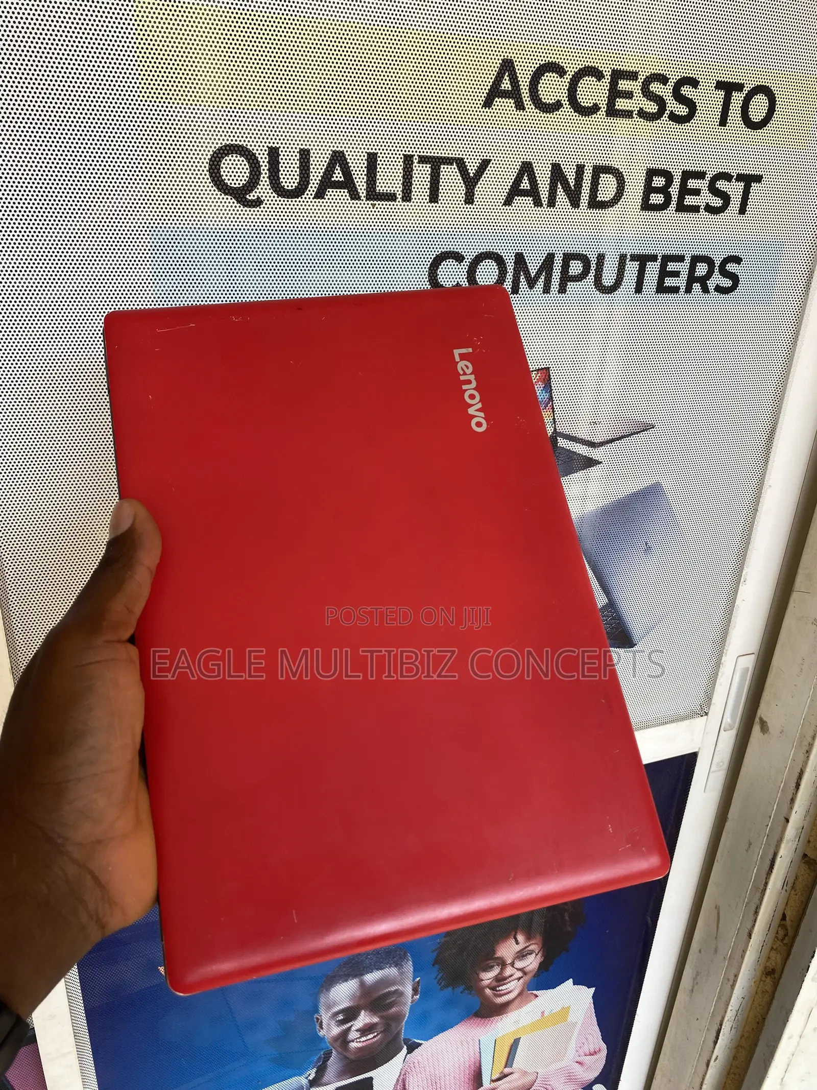 Laptop Lenovo 300e 2GB Intel Celeron SSD 32GB