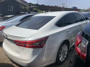 Toyota Avalon Limited 4dr Sedan (3.5L 6cyl 6A) 2014 White