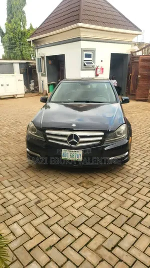 Mercedes-Benz C300 2011 Black