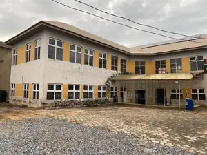PRIME MULTI-LEVEL COMMERCIAL SPACE* • Suitable For: Supermarket Etc
