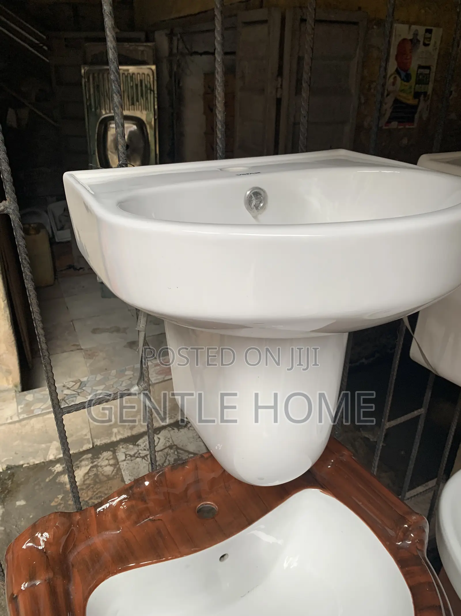 Basin and Short Pedestal