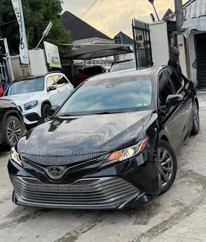 Toyota Camry LE FWD (2.5L 4cyl 8AM) 2018 Black
