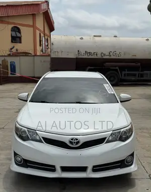Toyota Camry SE Sport 4dr Sedan w/Prod. End 11/13 (2.5L 4cyl 6A) 2014