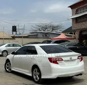 Toyota Camry SE Sport 4dr Sedan w/Prod. End 11/13 (2.5L 4cyl 6A) 2014
