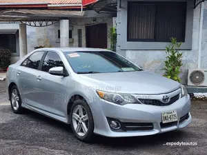 Toyota Camry SE 4dr Sedan (2.5L 4cyl 6A) 2014 Silver
