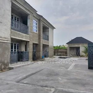 3bdrm Block of Flats in Uyo for rent