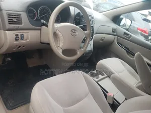Toyota Sienna 2006 Gold