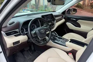 Toyota Highlander XLE AWD 2020 White