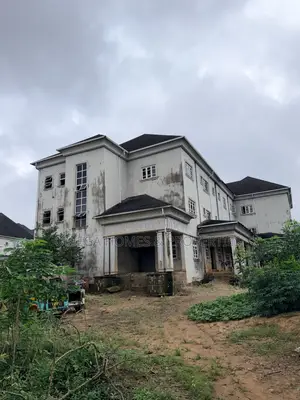Elegant 30-Room Building on 5 Plots in Ehimiri
