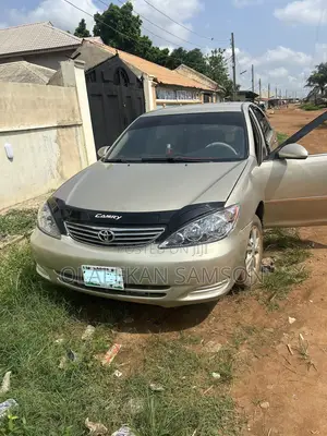 Toyota Camry 2004 Gold