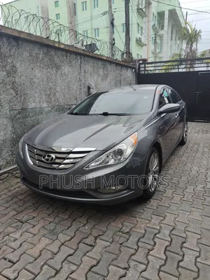 Hyundai Sonata Limited 2.0T Sedan (2.0L 4cyl 6A) 2012 Gray
