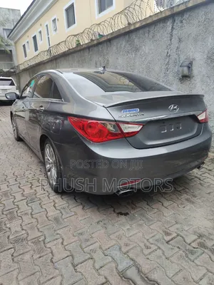 Hyundai Sonata Limited 2.0T Sedan (2.0L 4cyl 6A) 2012 Gray