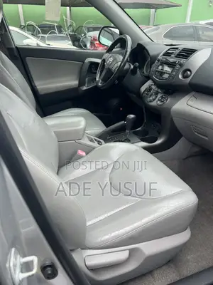 Toyota RAV4 2010 Silver