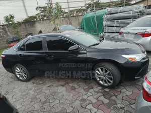 Toyota Camry SE w/Special Edition Pkg (2.5L 4cyl 6A) 2016 Black