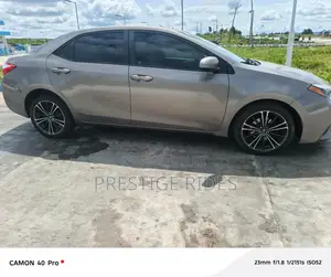 Toyota Corolla 2016 Gold